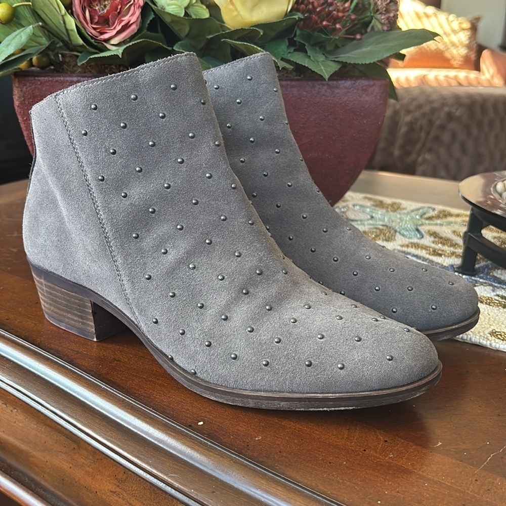 Lucky Brand Breena 2 Gray Genuine Suede Studded Ankle Booties Heeled Back Zip